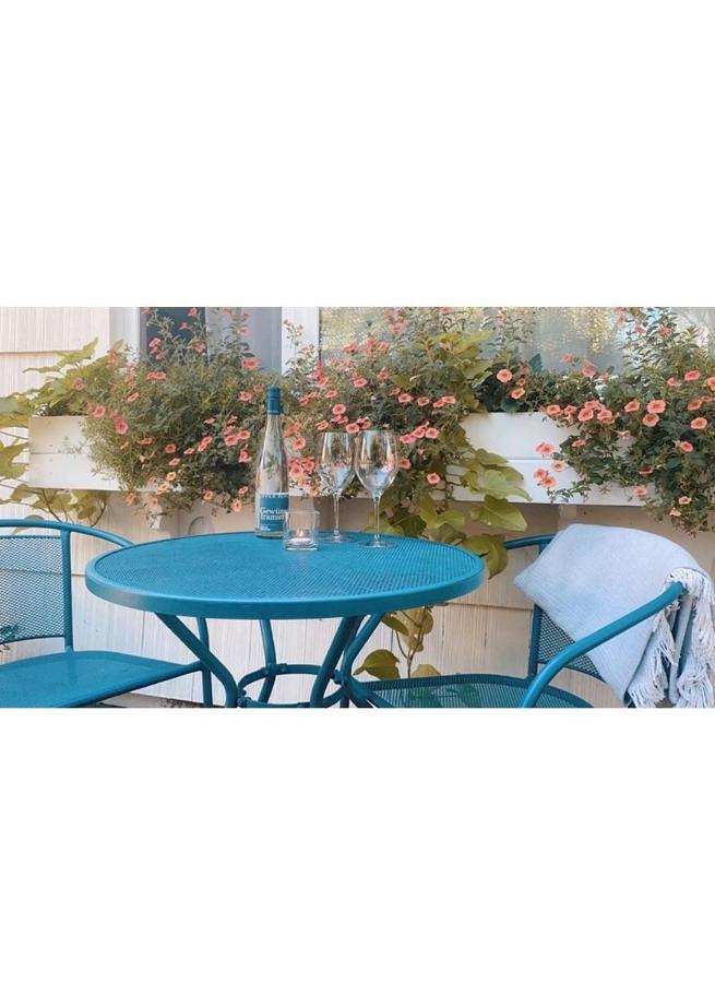 The Village Motel Нарамата Экстерьер фото